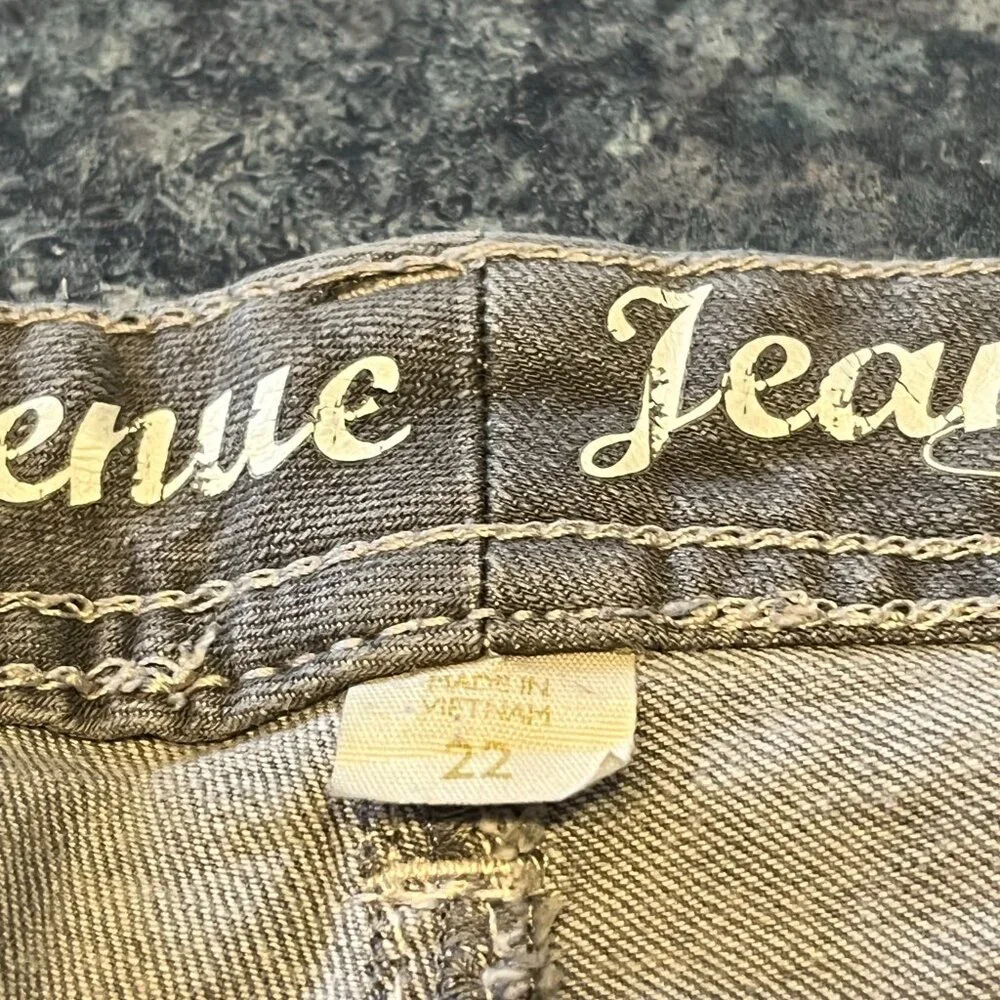 Women's AVENUE JEANS grey/gray jeans- size 22